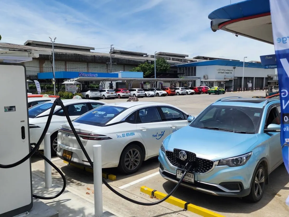 PTT King Kaeo 40 chargers in use