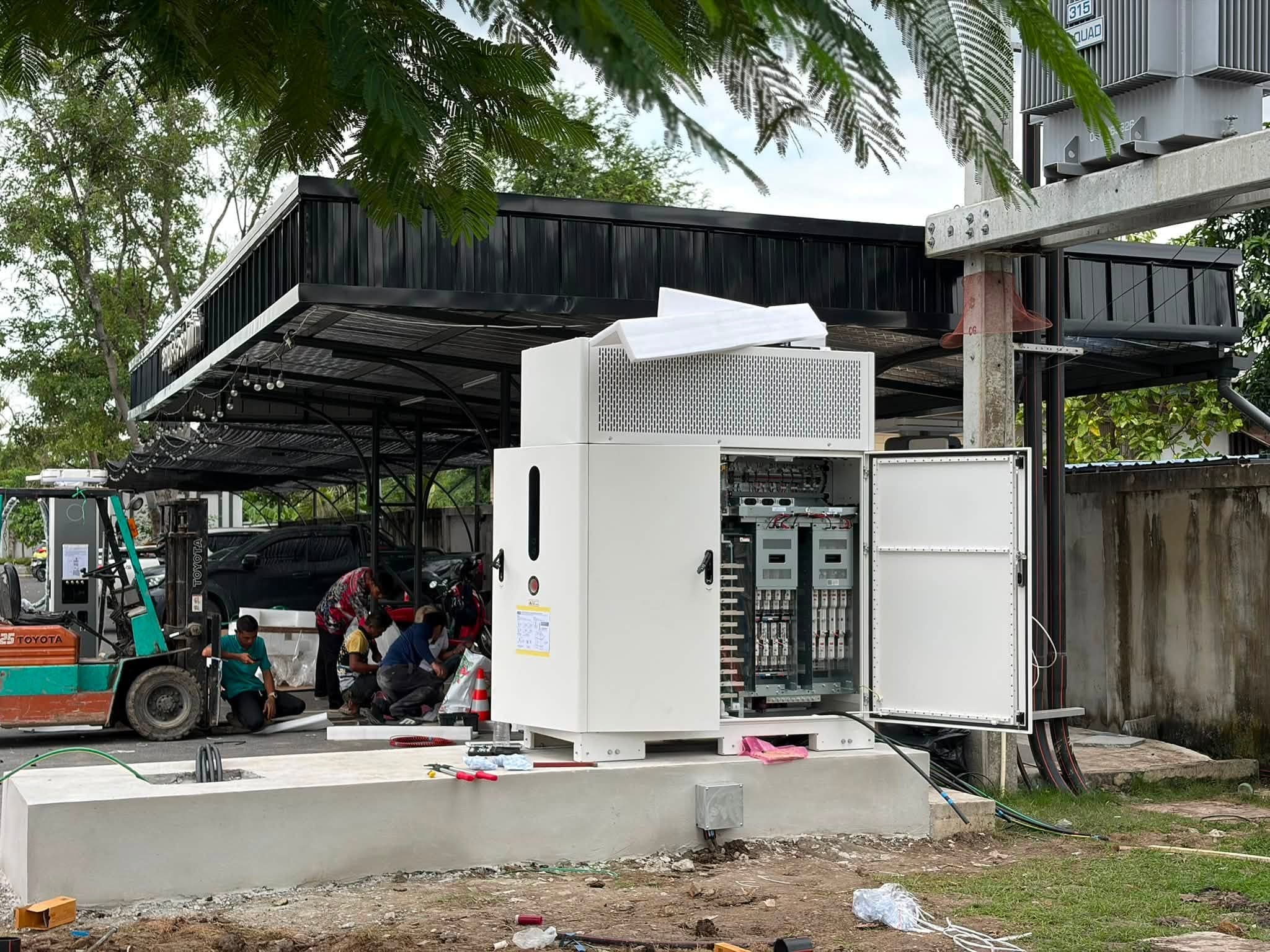 เครื่องชาร์จ Huawei DC 240kW แบบ Split Type ติดตั้งและทดสอบระบบเรียบร้อย