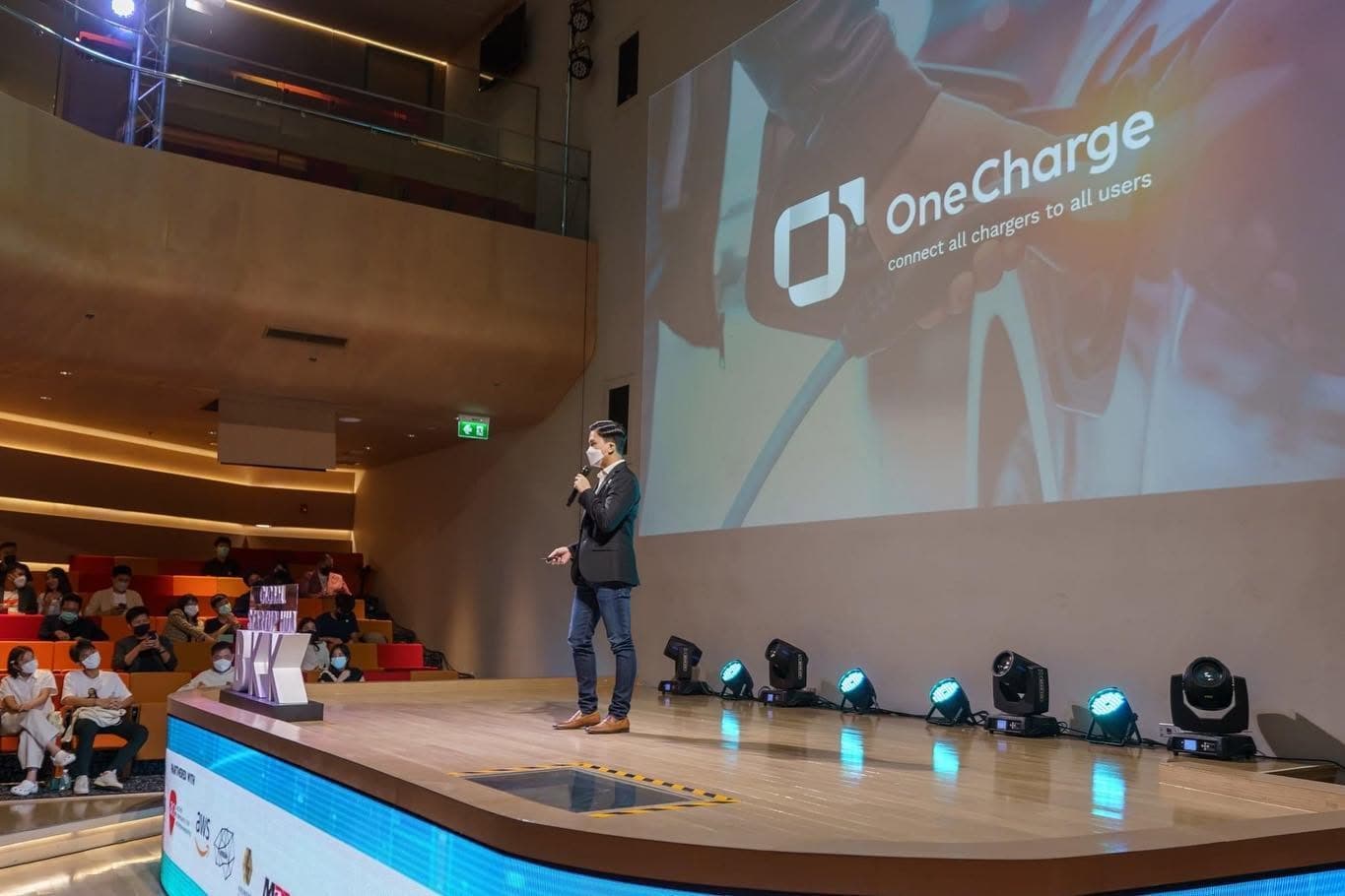 คุณยีนส์ขึ้นเวทีประกาศ OneCharge ต่อสาธารณะเป็นครั้งแรก