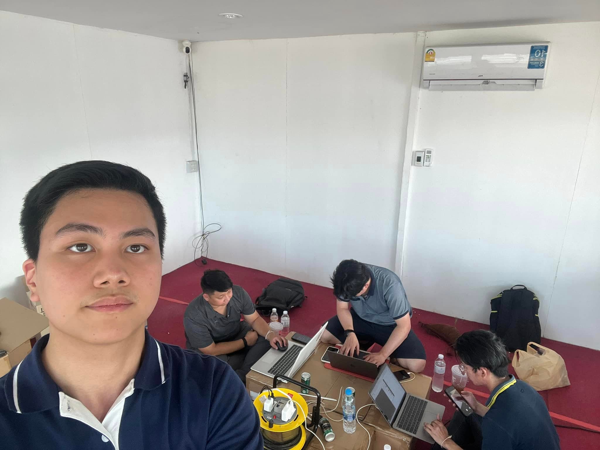 ทีมงาน OneCharge ทำงานหน้างานต่อเนื่อง 3 วัน เพื่อให้เครื่องชาร์จพร้อมใช้งาน ที่สถานี EV FastTrack สระบุรี